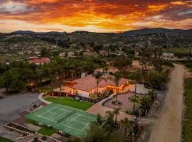 Breathtaking Meadows by AvantStay Temecula Group Retreat Pool Pickleball Firepit Hot Tub