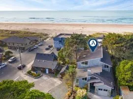 Villa Manzanita by AvantStay Hot Tub 1 Block to BeachTown Chefs Kitchen