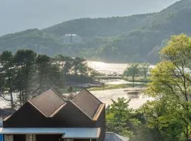 Gapyeong Yeonkkocchosu Pet Pension