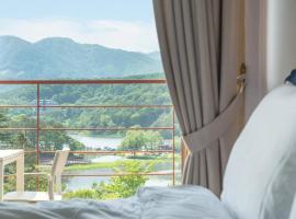 Gapyeong Yeonkkocchosu Pet Pension, хотел в Капхьон