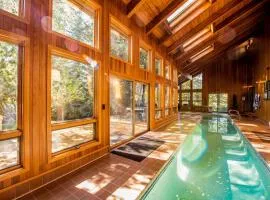 Sunriver by AvantStay Cozy Mountain Home w Indoor Pool and Hot Tub