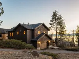 Atkinson by AvantStay Lake Front Home w Stunning Views in Tahoe Vista