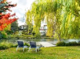 Riverfront Bend by AvantStay Private Dock Large Yard w Views Hot Tub
