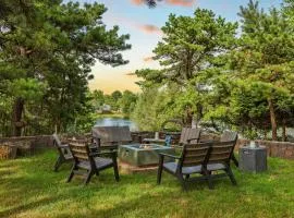 For Lake Sake by AvantStay Lakefront Hot Tub View