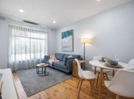 Brighton Breeze Retreat - Idyllic Beachside Stay