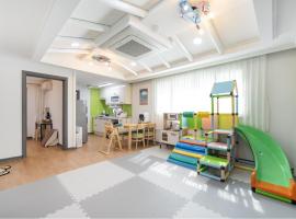 Yeosu Bebeolleh Pension, hotel v destinaci Josu