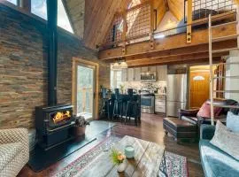Jeffrey Pines Lofted Cabin Minutes to Lake A-Frame-Inspired Design Deck