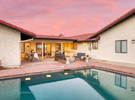 Lava Rocks by AvantStay Gorgeous Desert Haven w Pool Hot Tub Fire Pit Ping Pong, hotel v destinaci Yucca Valley