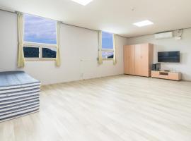 Tongyoung Sandeulhae Healling Pension, hotel v destinaci Tchongjong
