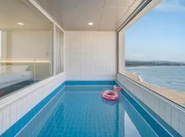 Pohang Etoile Poolvilla