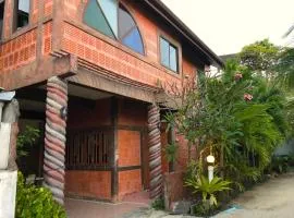 Kamala beach house 100m to the beach