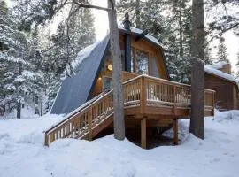 Zephyr by AvantStay Stylish Modified A Frame w Access To Tahoe Donner