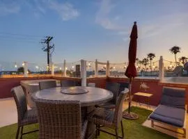 Shoreline Villa by AvantStay Steps to the Beach Bay Pier