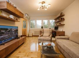 Bright, Newly Renovated Condo Near Danube River, apartmán v rezidenci v Bělehradě