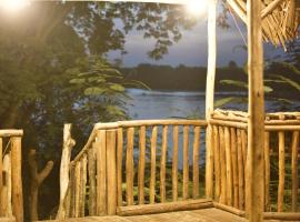 Baker & Sons Safari Company, ξενοδοχείο σε Kwangwazi