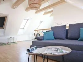 geräumige Dachgeschoßwohnung
