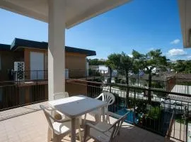 Marcelli, trilocale con terrazzo a due passi dal mare - M046