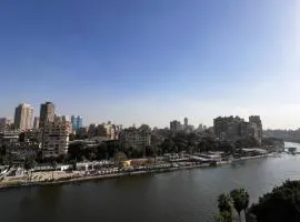 شقة بإطلالة مميزة علي النيل