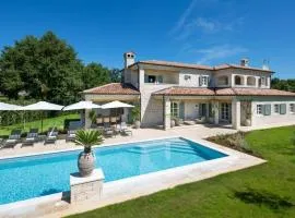 Beautiful Villa Nevia with pool in Kanfanar