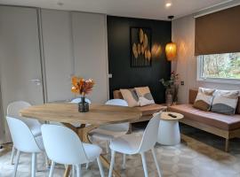 Cozy Tiny SolHouse 4 - Near Groningen, chalet in Kropswolde