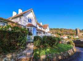 2 Moorlands, hotel i Minehead