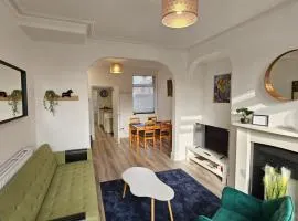 3BR, 6 min to central station, full kitchen