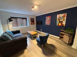 Superb Central Flat, 3 mins to Station and Parking, Hotel in Staines upon Thames