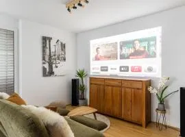 EDLER WOHNRAUM Panoramablick 3 SZ Boxspringbetten, E-Ladestation, Kaffeevollautomat, Klima, Lift, Terrasse & 2xTG