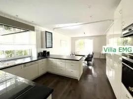 Ferienhaus Villa EMG Celle nah Hannover mit Pool, Kamin, Garten, Teich, Wald, Partyraum für Familien Gruppen bis 22 Personen