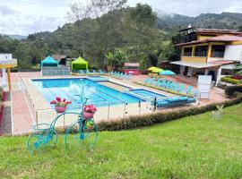 Ocobos Club Campestre, hotel in Tibirita