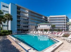 Top Floor Condo, Steps Away From J.W. Marriott and Beach Access