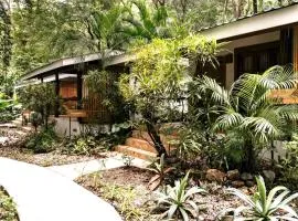 Makanas Beach Bungalows