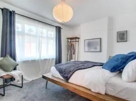 West Midlands-contractor-long Stay-parking-4 Beds