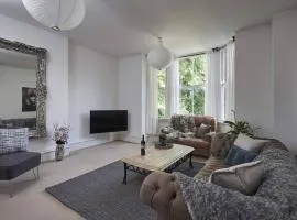 Dudley-spacious Exec 2 Bed - Long Stay - Parking!