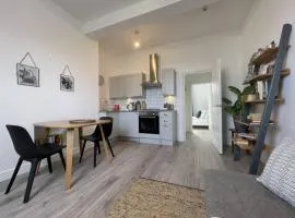 Comfy, Modern, Convenient, Parking!