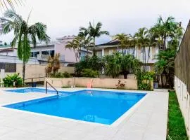 Charmosa casa em Maresias, pe na areia c piscina