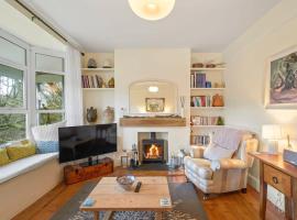 Cosy Home on the Waterfront Private Parking, hotel en Looe