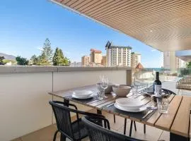 ViVi Homes - Jade Beautiful Apartment with Spa, Pool and Cinema 200 meters from the beach