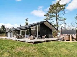 4 Bedroom Stunning Home In Bording