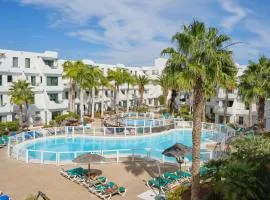 TOP FLOOR OCEAN VIEWS Lanzamar - Renovated Gem with a Sunny, Private Terrace & Elevator & Pool - Puerto del Carmen