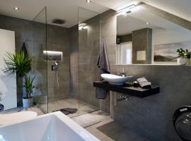 EDLER WOHNRAUM Noble Stadtoase mit Boxspringbett, Kaffeevollautomat & Parkplatz, hotel en Zwickau