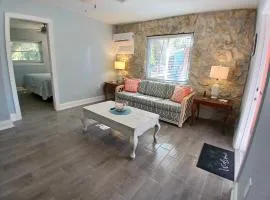 Starfish - Spacious By River 1.3 Mi to Beach 1 Bd 1 Bth Kit