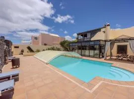 Luxury Canarian villa with large pool and guesthouse