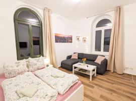 UO0 - Urlaubsmagie - Gem&uuml;tliche Wohnung f&uuml;r bis zu 6P, hotel con alberca en Sebnitz