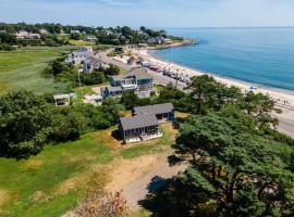 Steps to North Hampton Beach Cottage with Deck!, hotel in North Hampton