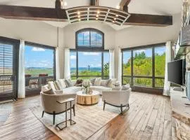Deer Valley Luxury Home in Gated Community, Private Hot Tub, Amazing Views, Gourmet Kitchen