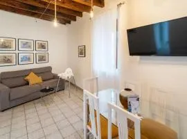 Delightful Apartment Steps from Córdoba's Wonders