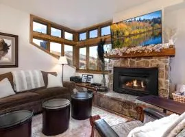 KBM Resorts FREE CAR Walk to Main St Private Hot Tub POA-504B