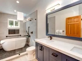 KBM Resorts Private Home Fantastic views Hot Tub AC Easy Walk to Resort and Main St. PLA-1155