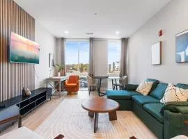 Near Fishtown and Old City - King Bed - City Views